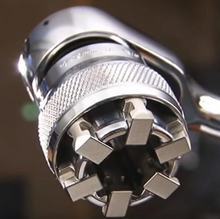 将图片加载到图库查看器,The ultimate tool-adjustable Movable opening wrench