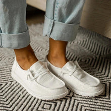 将图片加载到图库查看器,Women's Canvas Lace-Up Loafers