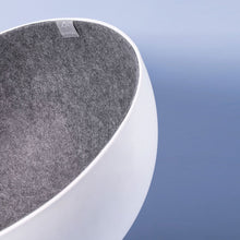 将图片加载到图库查看器,Delicate hemispherical cat's nest