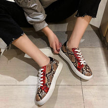 将图片加载到图库查看器，Snakeskin Star Design Lace-Up Sneakers
