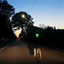 将图片加载到图库查看器，Cycling Bicycle LED Wireless Safety Turn Signal Light Vest for Riding Night Guiding

