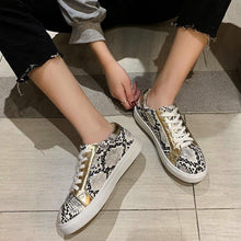 将图片加载到图库查看器，Snakeskin Star Design Lace-Up Sneakers
